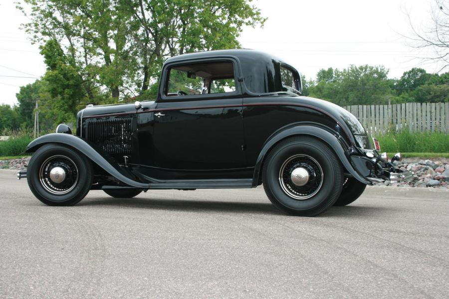  Ford DeLuxe 3-Window Coupe 1932 года  (фото 3 из 6)